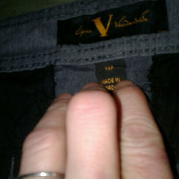 Gloria Vanderbilt New condition - Picture 3 of 3